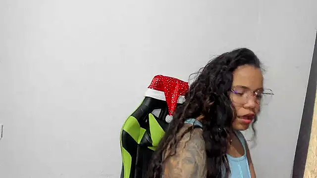 leila 22 online show from 12-15-24, 06:15