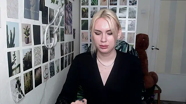 CapriScorpion online show from 11-26-25, 11:11