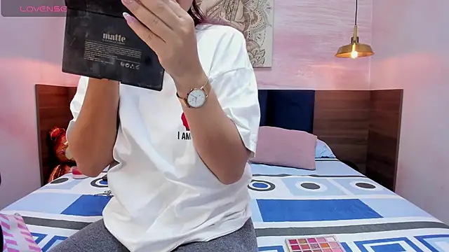 Snapshot of AnneDixie chatting on 02-20-25, 03:12 AnneDixie online show from 02-20-25, 03:12