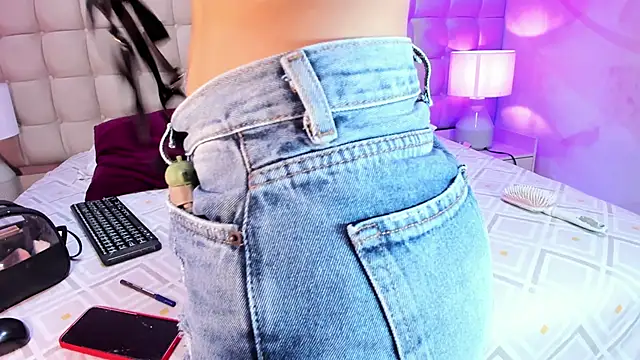 Snapshot of AnneDixie chatting on 03-11-25, 03:05 AnneDixie online show from 03-11-25, 03:05