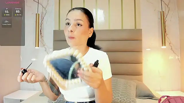 Snapshot of AnneDixie chatting on 09-14-25, 03:05 AnneDixie online show from 09-14-25, 03:05