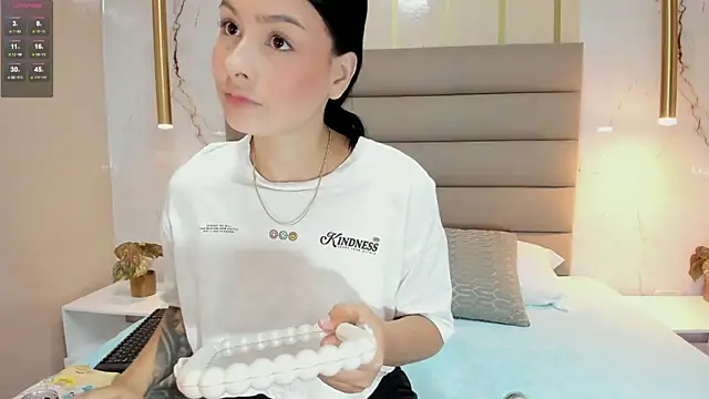 Snapshot of AnneDixie chatting on 09-22-25, 03:08 AnneDixie online show from 09-22-25, 03:08