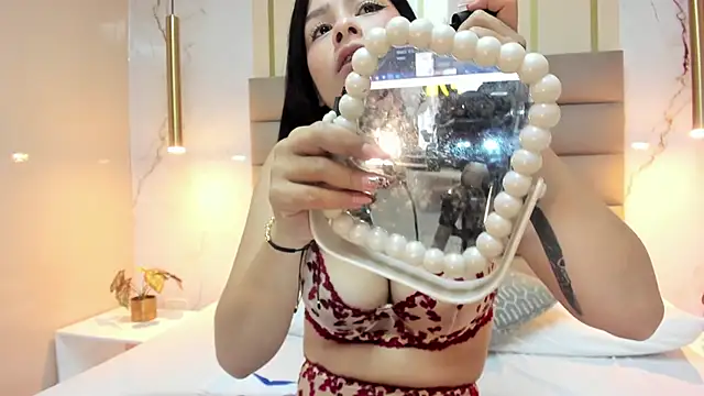 Snapshot of AnneDixie chatting on 10-04-25, 03:04 AnneDixie online show from 10-04-25, 03:04