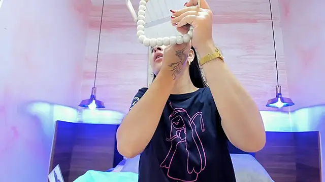 Snapshot of AnneDixie chatting on 11-21-25, 03:05 AnneDixie online show from 11-21-25, 03:05