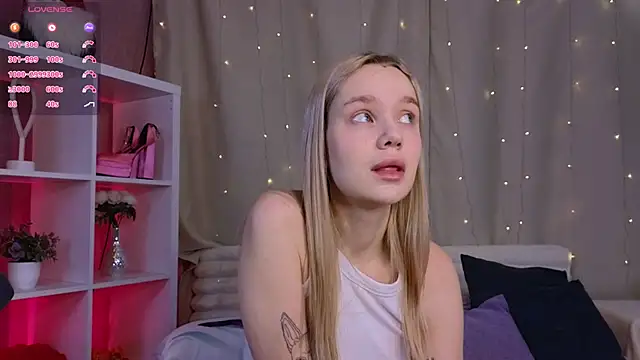 Snapshot of Viena_dias chatting on 03-09-25, 07:12 Viena dias online show from 03-09-25, 07:12