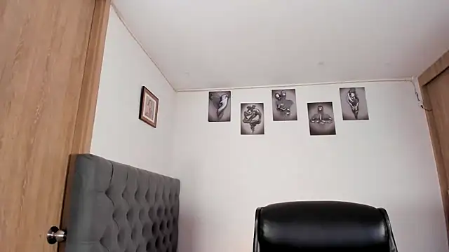 Snapshot of Bambi_gurl chatting on 03-10-25, 03:23 Bambi gurl online show from 03-10-25, 03:23