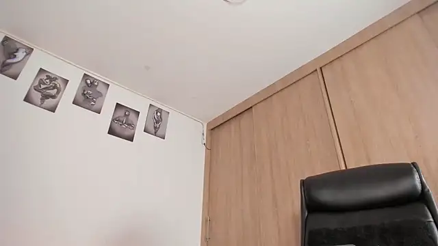 Snapshot of Bambi_gurl chatting on 03-14-25, 03:15 Bambi gurl online show from 03-14-25, 03:15