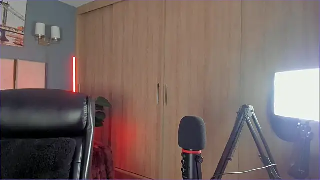 Snapshot of Bambi_gurl chatting on 09-08-25, 11:04 Bambi gurl online show from 09-08-25, 11:04