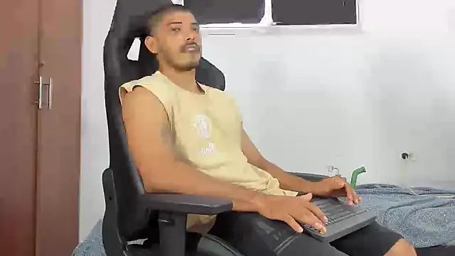 Snapshot of joris_vo chatting on 12-06-24, 03:33 joris vo online show from 12-06-24, 03:33