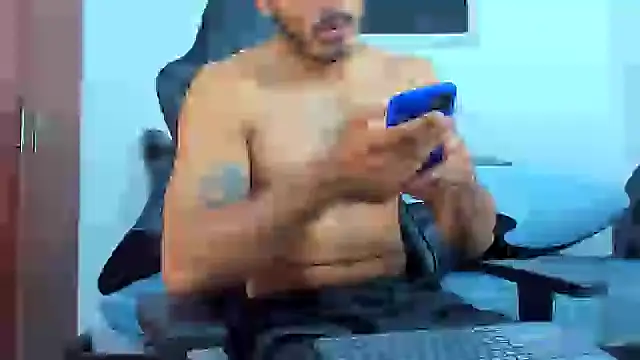 Snapshot of joris_vo chatting on 01-21-25, 08:32 joris vo online show from 01-21-25, 08:32