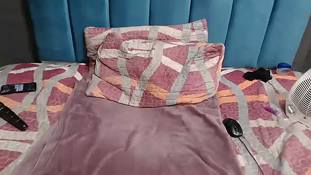 Snapshot of BLACKberry008 chatting on 02-11-25, 09:56 BLACKberry008 online show from 02-11-25, 09:56