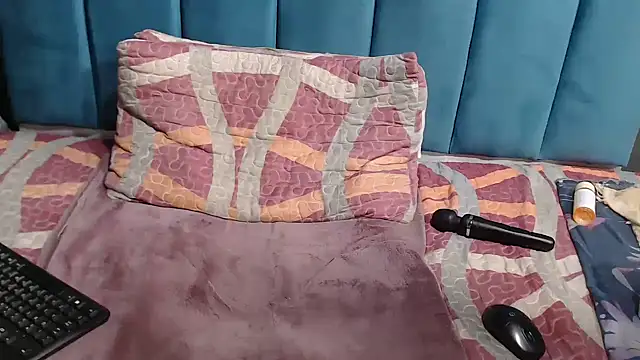 Snapshot of BLACKberry008 chatting on 02-19-25, 09:14 BLACKberry008 online show from 02-19-25, 09:14