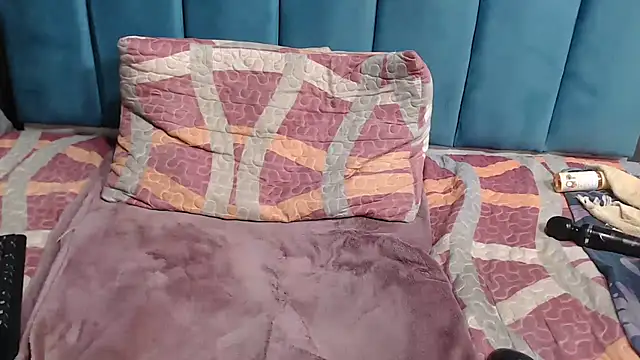 Snapshot of BLACKberry008 chatting on 02-20-25, 06:28 BLACKberry008 online show from 02-20-25, 06:28