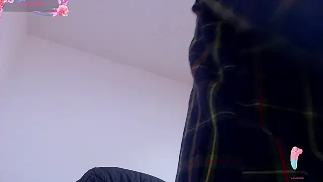 Hannaaaa   online show from 12-15-24, 05:20