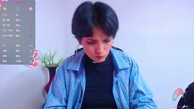 Hannaaaa   online show from 12-18-24, 12:10
