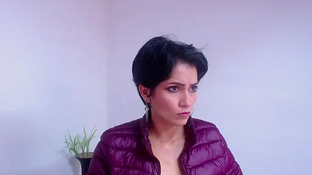 Hannaaaa   online show from 12-18-24, 04:28