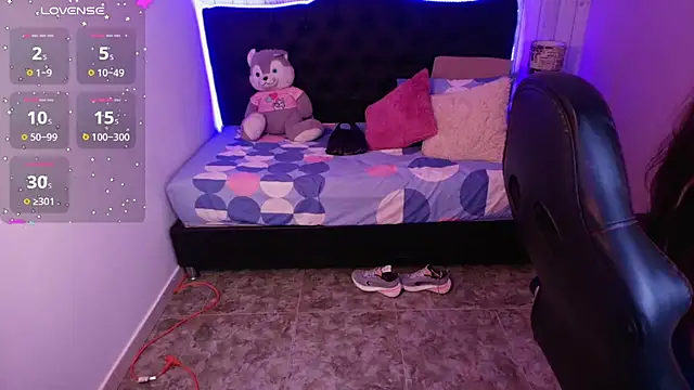 julieth love  online show from 11-17-25, 01:28