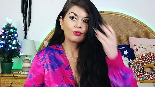 EllenGrace online show from 12-24-24, 05:16