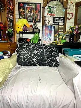 TrenaAnne online show from 09-30-25, 07:52