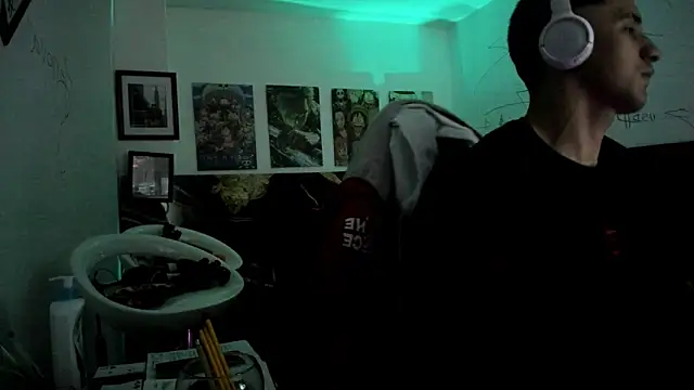 Snapshot of Sisoyalejo420 chatting on 10-19-25, 02:45 Sisoyalejo420 online show from 10-19-25, 02:45