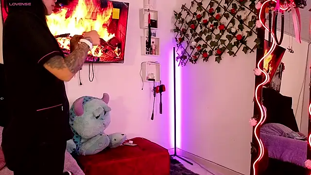 Alaia Asuka online show from 09-27-25, 12:48