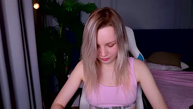 Snapshot of Beatrica_Klein chatting on 01-14-25, 02:22 Beatrica Klein online show from 01-14-25, 02:22