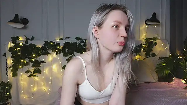 Snapshot of Beatrica_Klein chatting on 03-14-25, 05:57 Beatrica Klein online show from 03-14-25, 05:57