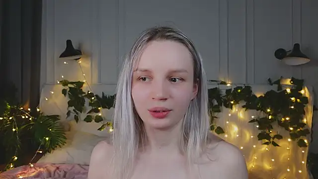 Snapshot of Beatrica_Klein chatting on 03-22-25, 02:03 Beatrica Klein online show from 03-22-25, 02:03