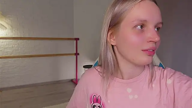 Snapshot of Beatrica_Klein chatting on 09-15-25, 03:45 Beatrica Klein online show from 09-15-25, 03:45