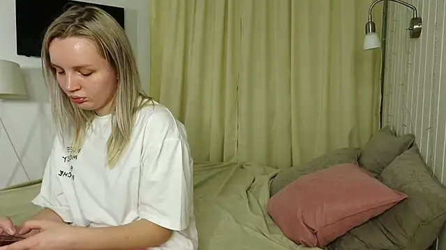 Beatrica Klein online show from 10-12-25, 02:27