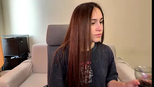 AliceKolltt online show from 02-06-26, 10:51