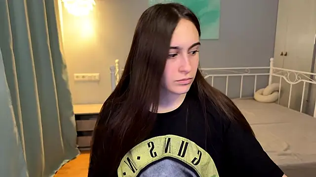 Snapshot of AliceKolltt chatting on 06-19-26, 08:45 AliceKolltt online show from 06-19-26, 08:45