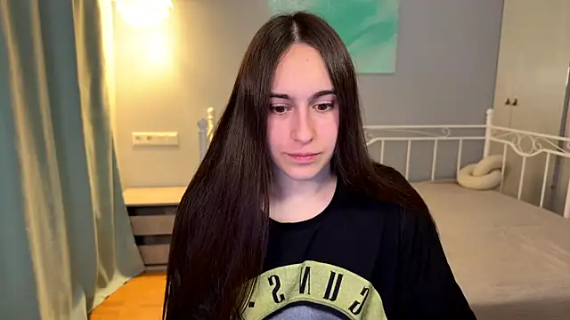Snapshot of AliceKolltt chatting on 06-20-26, 08:33 AliceKolltt online show from 06-20-26, 08:33