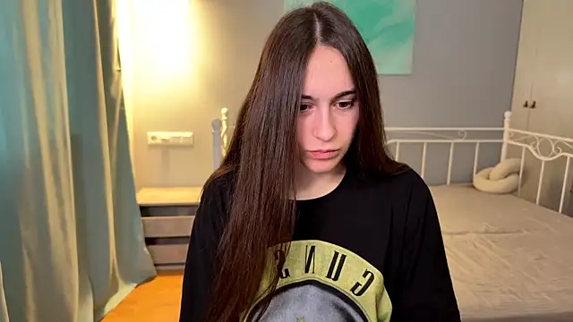 Snapshot of AliceKolltt chatting on 06-24-26, 01:43 AliceKolltt online show from 06-24-26, 01:43