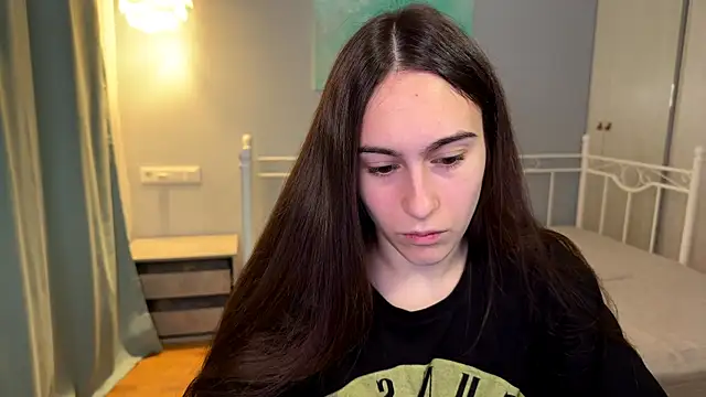Snapshot of AliceKolltt chatting on 07-17-26, 02:18 AliceKolltt online show from 07-17-26, 02:18