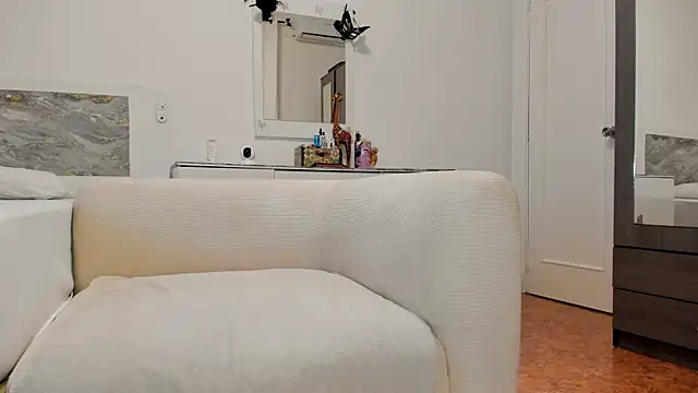 anisialuna  online show from 10-15-25, 06:24