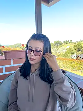 EmaSaenz online show from 09-10-25, 08:53