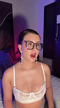 EmaSaenz online show from 12-22-25, 09:01