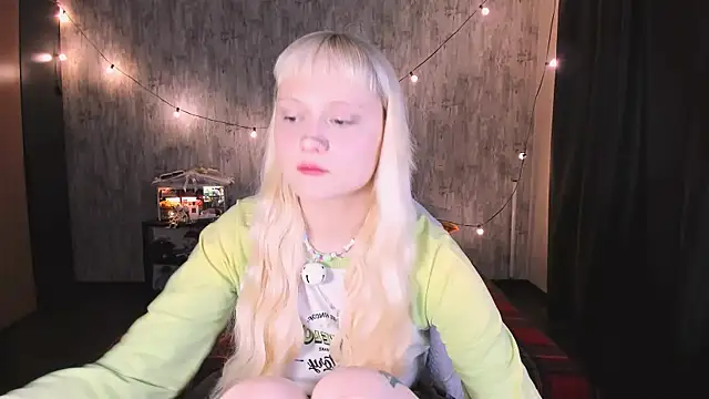 Snapshot of MariaMango chatting on 11-25-25, 12:21 MariaMango online show from 11-25-25, 12:21