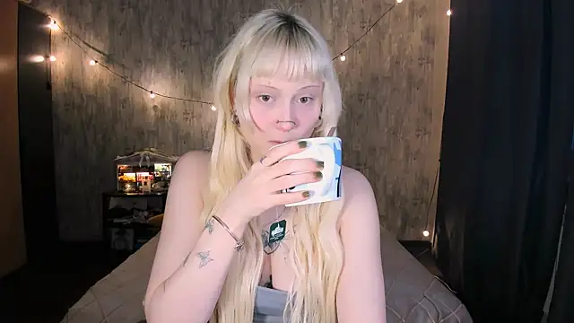 Snapshot of MariaMango chatting on 12-14-25, 04:29 MariaMango online show from 12-14-25, 04:29