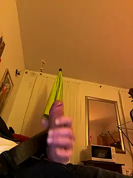 Snapshot of Frank22xx chatting on 10-17-25, 05:48 Frank22xx online show from 10-17-25, 05:48