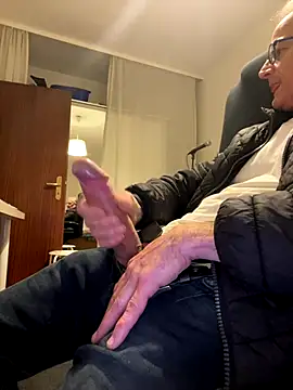 Snapshot of Frank22xx chatting on 10-26-25, 05:52 Frank22xx online show from 10-26-25, 05:52