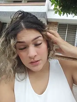 Sara smiiith211 online show from 05-18-26, 10:26