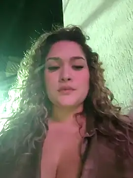Sara smiiith211 online show from 05-26-26, 02:07