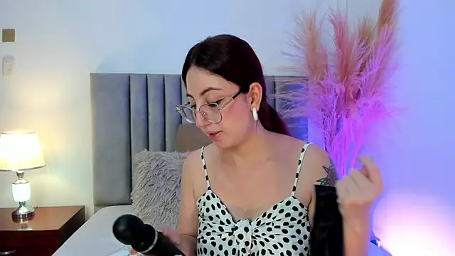 Emilywatsonn online show from 02-10-25, 11:46