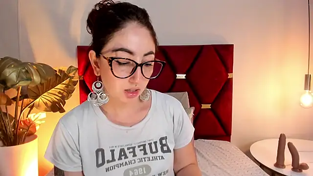 Emilywatsonn online show from 11-22-25, 12:42