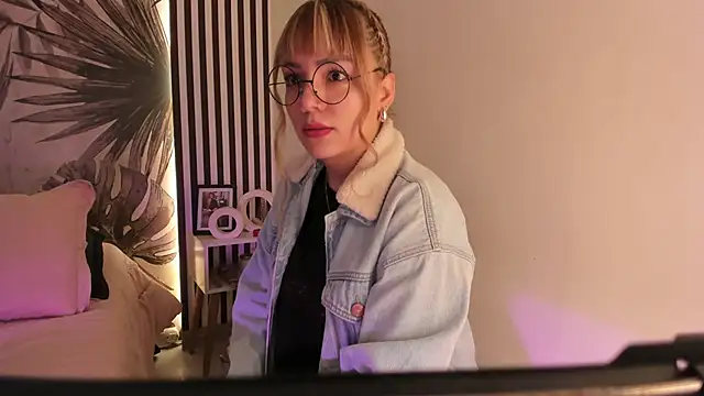 Samaantha-White online show from 04-16-26, 11:33