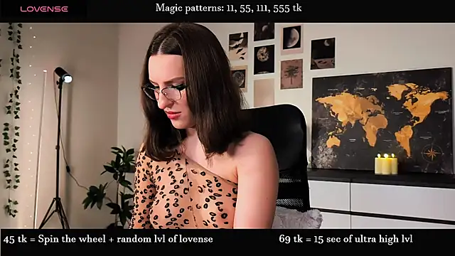 Snapshot of Alicia_x_art chatting on 06-12-26, 07:35 Alicia x art online show from 06-12-26, 07:35