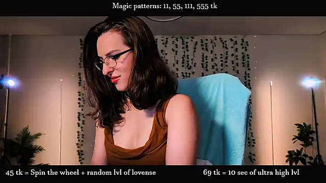 Snapshot of Alicia_x_art chatting on 07-18-26, 10:35 Alicia x art online show from 07-18-26, 10:35