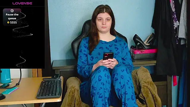 TreeJeanne online show from 11-30-25, 03:43